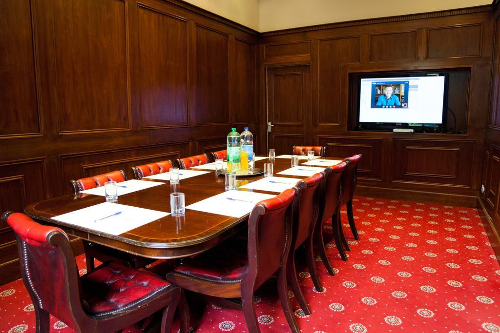 Whiston Hall Bagian luar foto